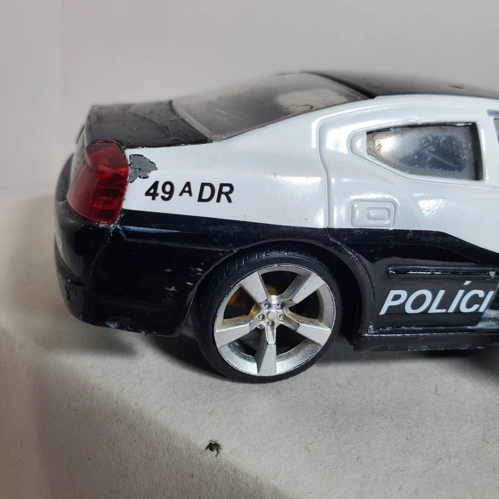 Jada Toys 2006 Dodge Charger Polícia Civil 1:32 Scale Die-Cast Model Car – Black